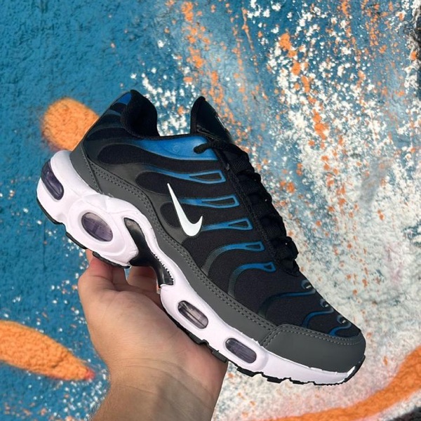 Navy blue best sale nike tns