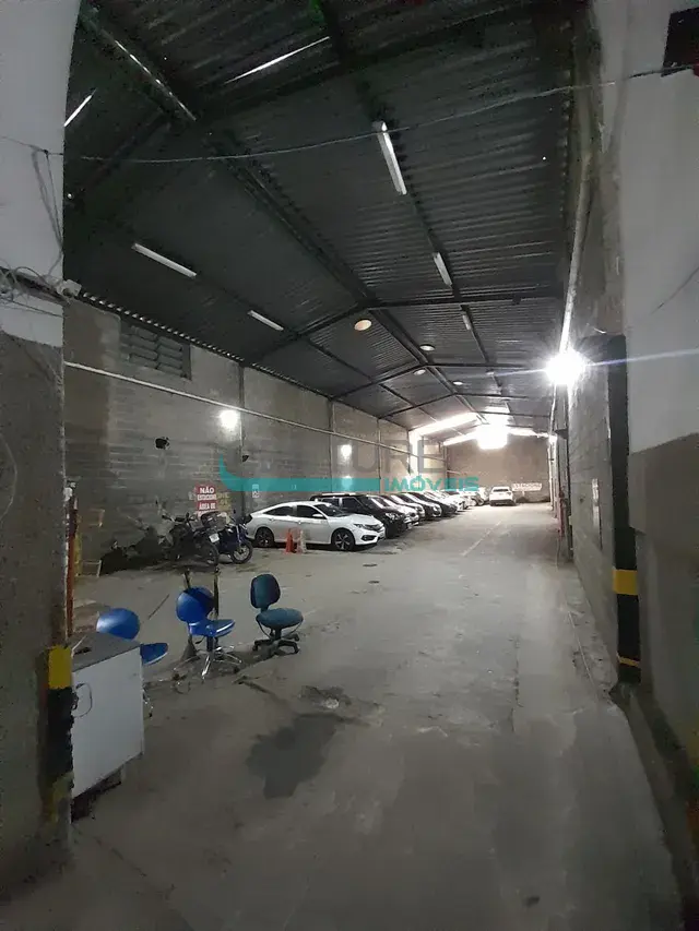 Galpão com 800m² para alugar na área comercial do Barro Preto