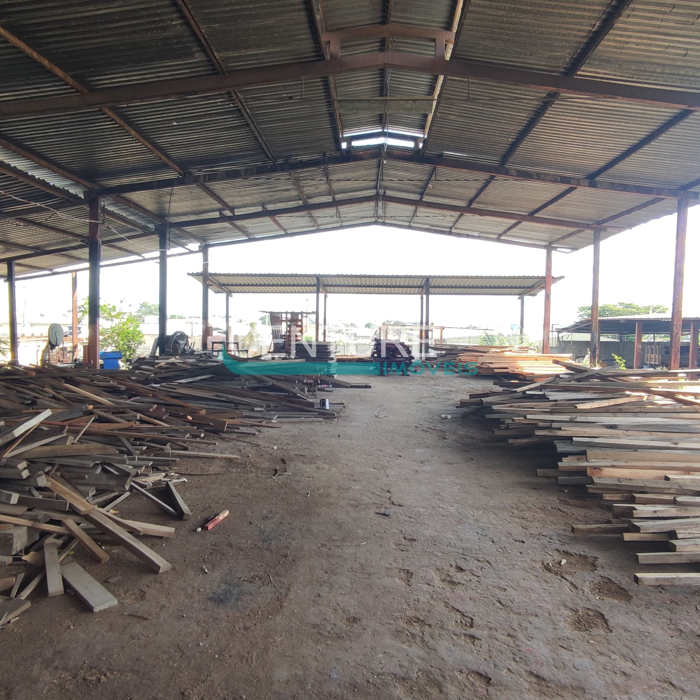 Galpão + Terreno de 6000m² para alugar no bairro Betim Industrial - Betim