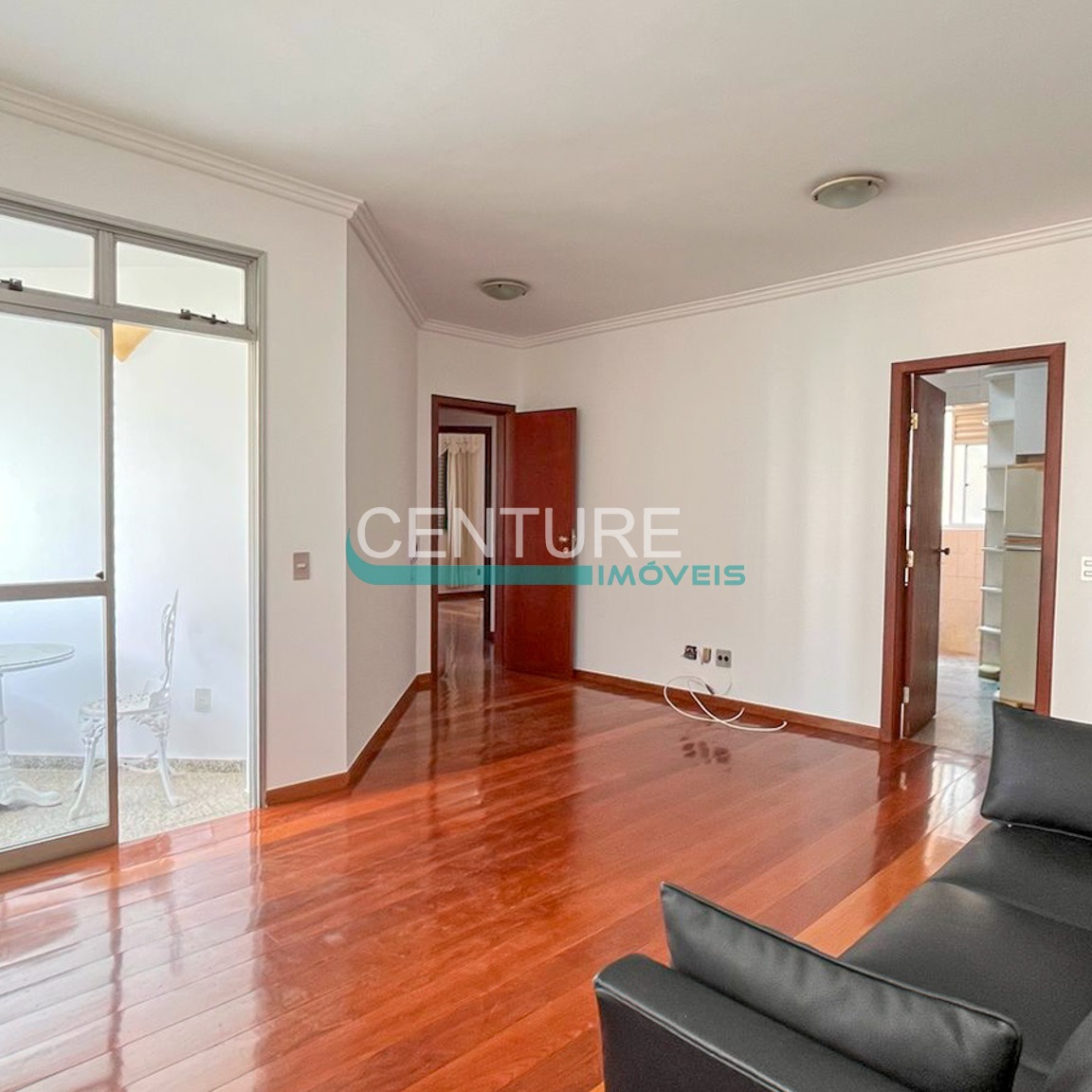 Apartamento à venda no Funcionários – 2 quartos + escritório, 1 suíte, 1 vaga – 80m² de charme e funcionalidade