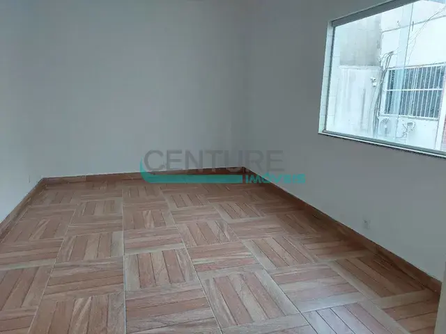 Prédio com 250m² próximo da Linha Verde