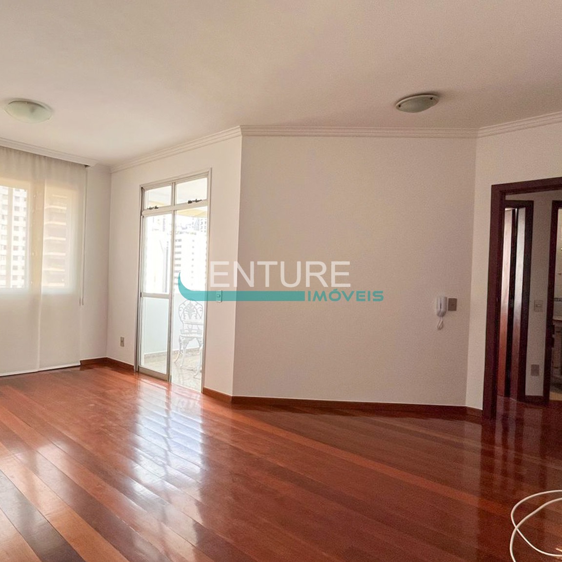 Apartamento à venda no Funcionários – 2 quartos + escritório, 1 suíte, 1 vaga – 80m² de charme e funcionalidade