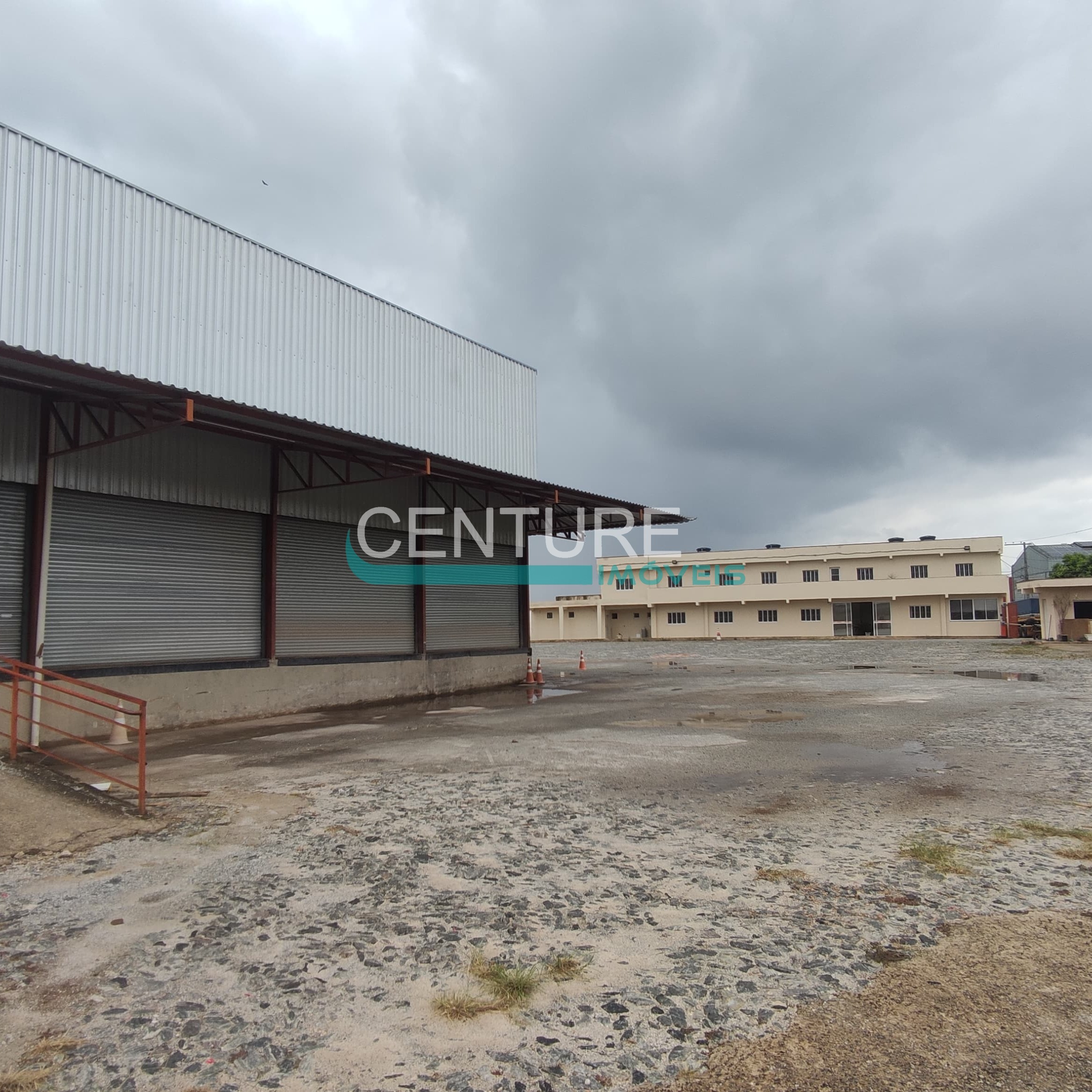 Galpão de 1.000m² com pátio de 2.500m² e área administrativa de 250m² em Contagem